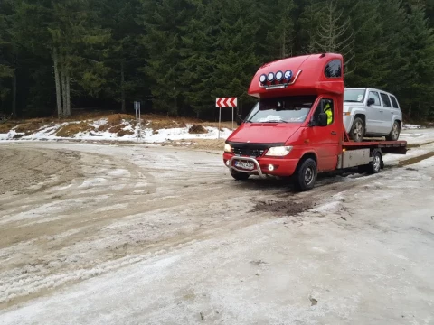 Tractari auto cu 4x4 macara la nevoie